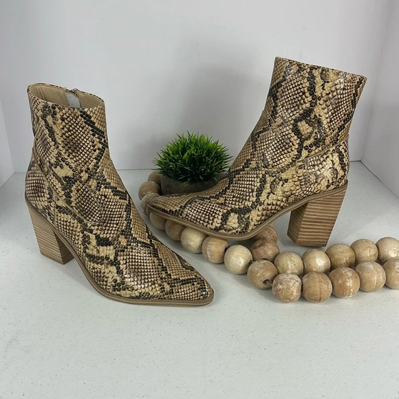 STEVE MADDEN
Women's Elene Pointed-Toe Booties Sz 8 NIB - Picture 2 of 12